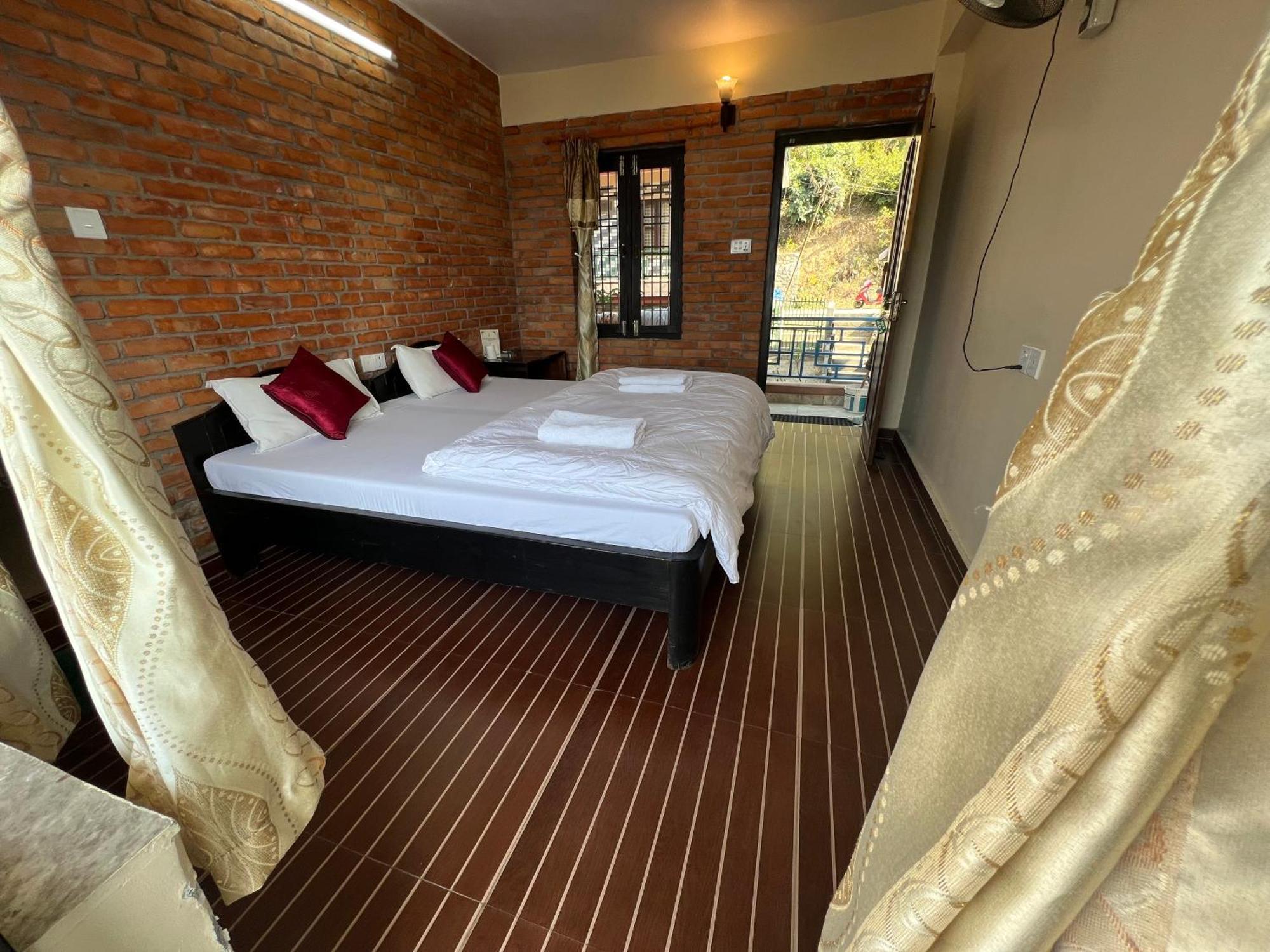 Little Pilgrim Family Lodge Pokhara Exterior photo